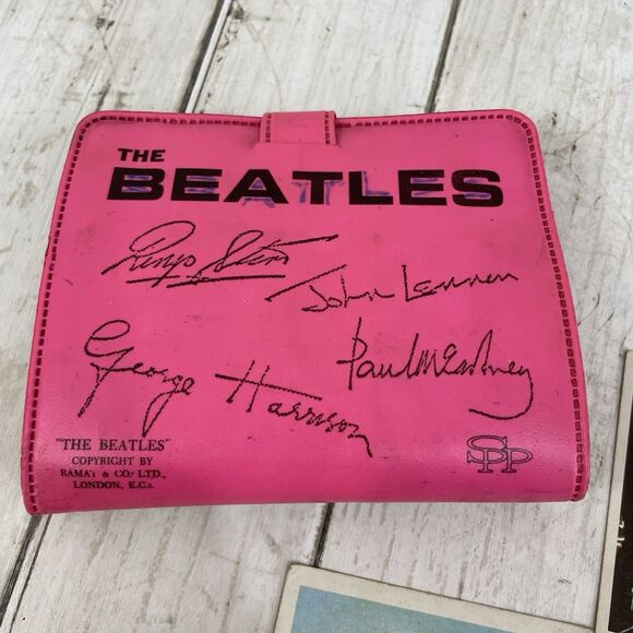 Beatles VINTAGE HOT PINK & RED BEATLES WALLET W/ Pictures & Bonus Cards - Picture 3 of 16
